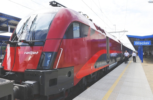 Vlak Railjet. Vlak Railjet.